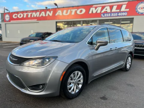 Silver 2017 Chrysler Pacifica Touring-L for sale in Philadelphia, PA