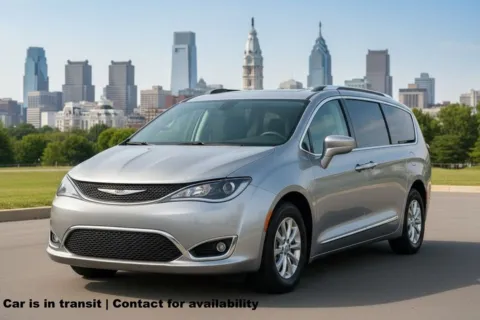 Silver 2017 Chrysler Pacifica Touring-L for sale in Philadelphia, PA