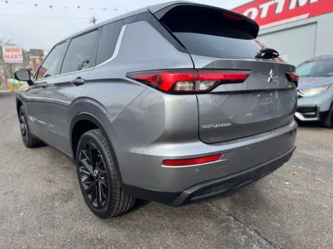 More photos of 2023 Mitsubishi Outlander SE Black Edition 2WD at Cottman Auto Mall, PA
