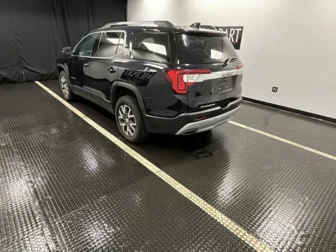 More photos of 2022 GMC Acadia SLE at Hobart Auto Sales, IN