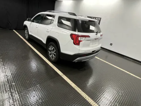 More photos of 2023 GMC Acadia SLT at Hobart Auto Sales, IN