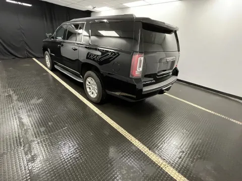 More photos of 2019 GMC Yukon XL SLT at Hobart Auto Sales, IN