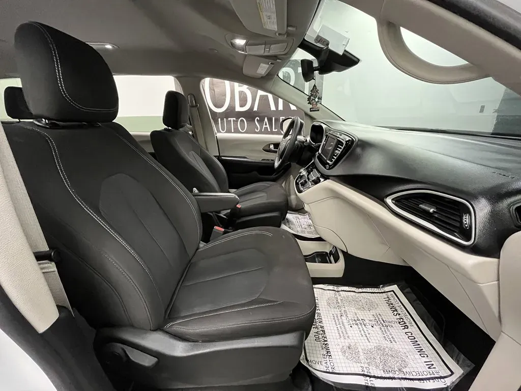 2024 Chrysler Voyager LX - Photo 10