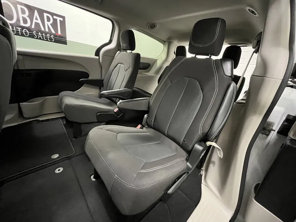 2024 Chrysler Voyager LX - Photo 13