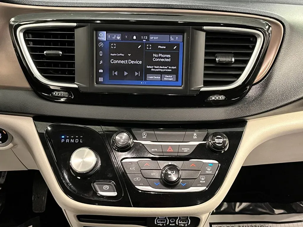 2024 Chrysler Voyager LX - Photo 20
