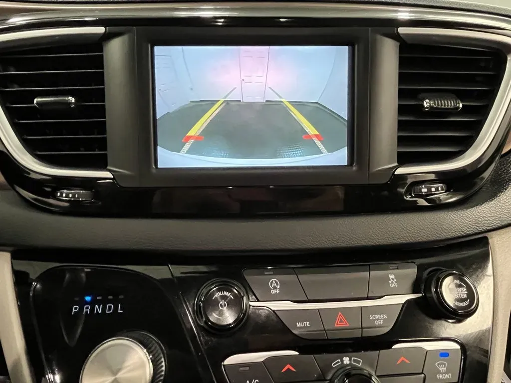 2024 Chrysler Voyager LX - Photo 19