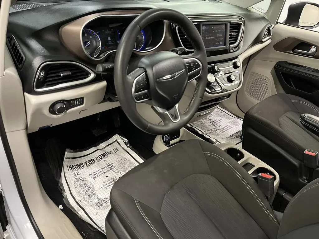 2024 Chrysler Voyager LX - Photo 9