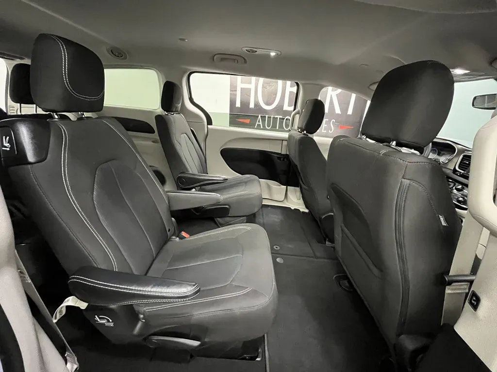 2024 Chrysler Voyager LX - Photo 14