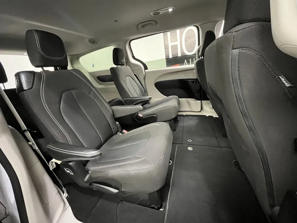 2024 Chrysler Voyager LX - Photo 15