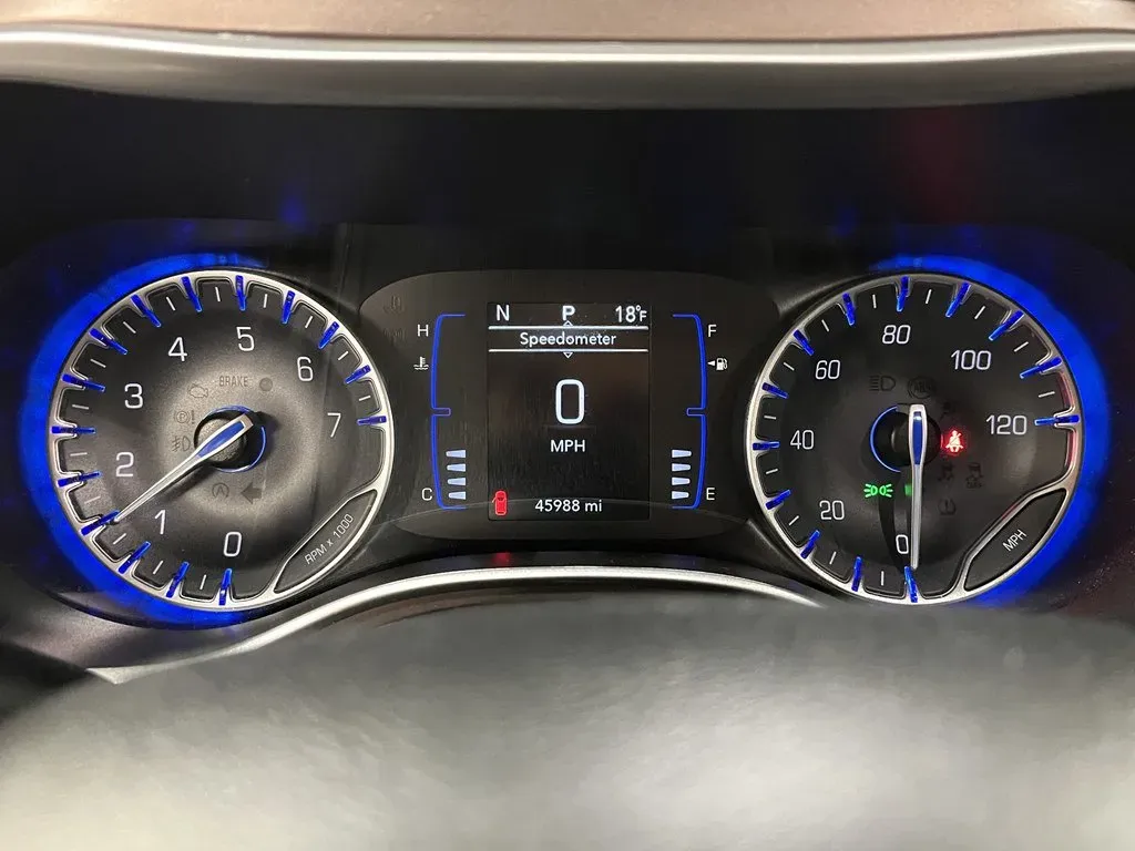 2024 Chrysler Voyager LX - Photo 23