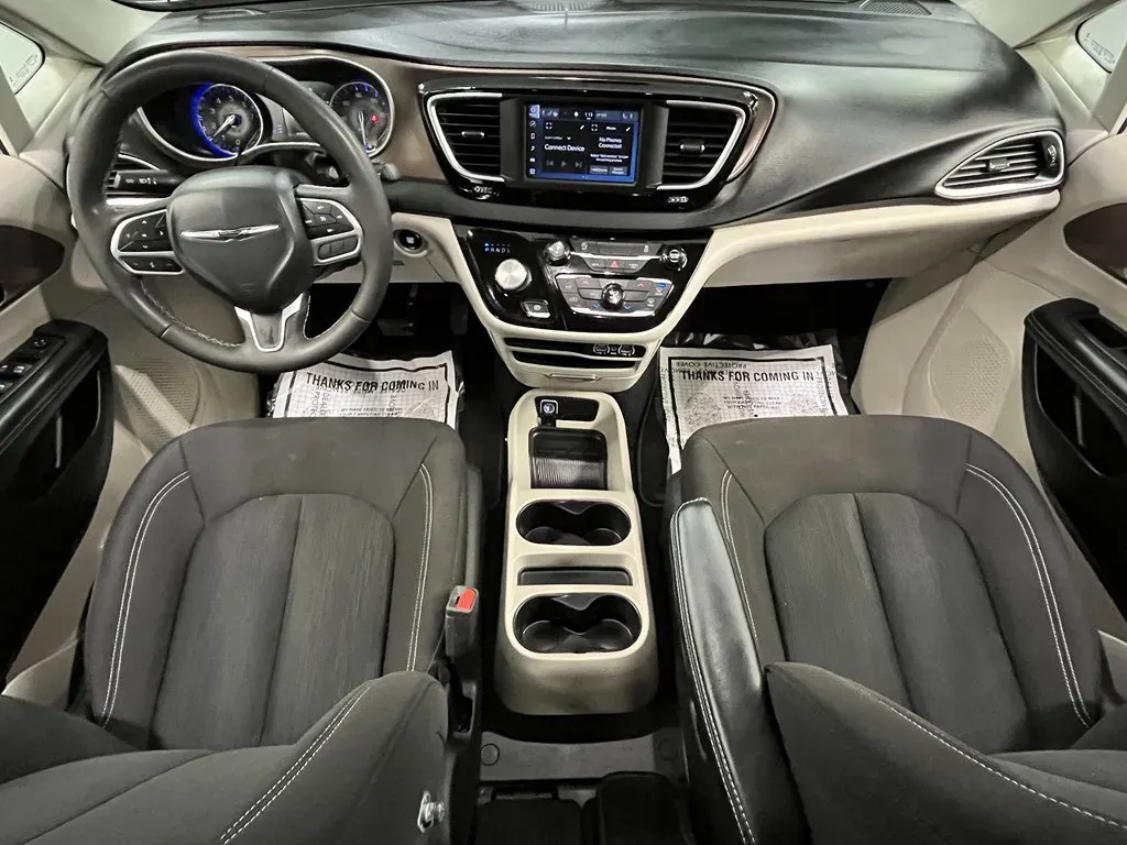 2024 Chrysler Voyager LX - Photo 18