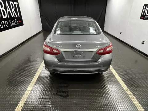 More photos of 2018 Nissan Altima 3.5 SL at Hobart Auto Sales, IN