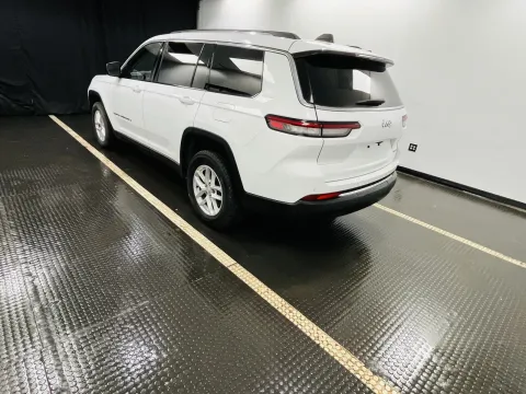 More photos of 2023 Jeep GRAND CHEROKEE at Hobart Auto Sales, IN