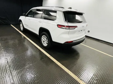 More photos of 2023 Jeep GRAND CHEROKEE at Hobart Auto Sales, IN