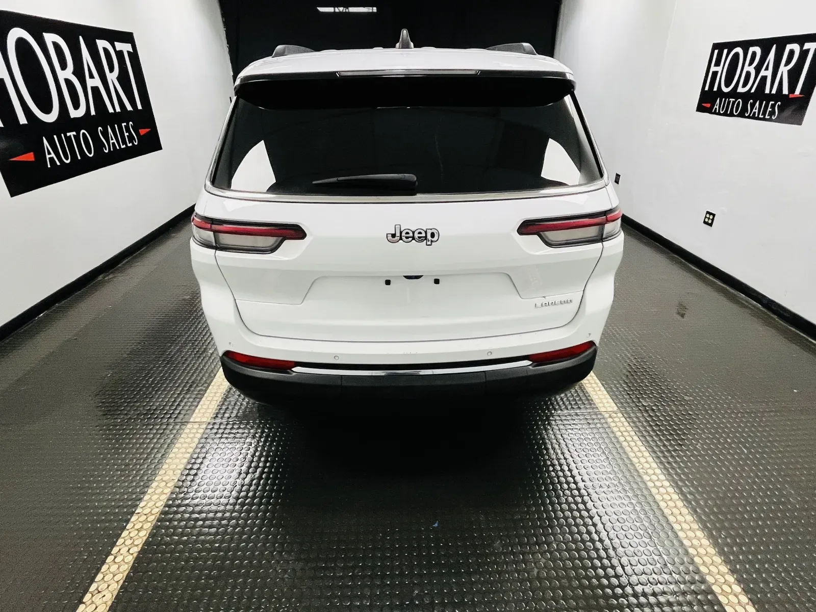 More photos of 2023 Jeep GRAND CHEROKEE at Hobart Auto Sales, IN