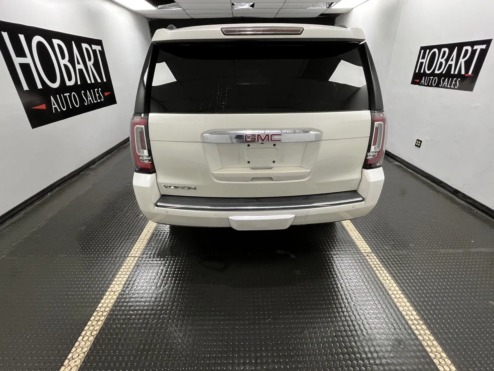 More photos of 2015 GMC Yukon Denali at Hobart Auto Sales, IN