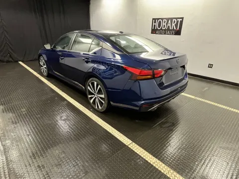 More photos of 2022 Nissan Altima 2.5 SR at Hobart Auto Sales, IN