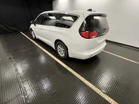 More photos of 2022 Chrysler Voyager LX at Hobart Auto Sales, IN