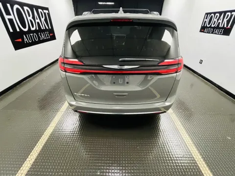 More photos of 2022 Chrysler Pacifica Touring L at Hobart Auto Sales, IN