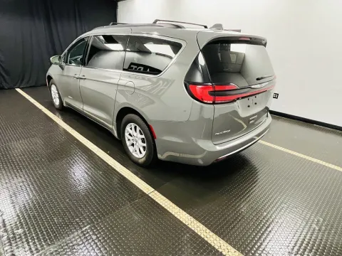 More photos of 2022 Chrysler Pacifica Touring L at Hobart Auto Sales, IN