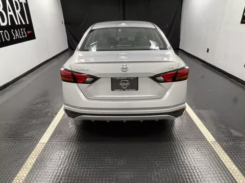 More photos of 2022 Nissan Altima 2.5 SV at Hobart Auto Sales, IN