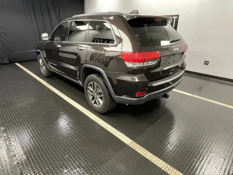 More photos of 2017 Jeep Grand Cherokee Limited at Hobart Auto Sales, IN