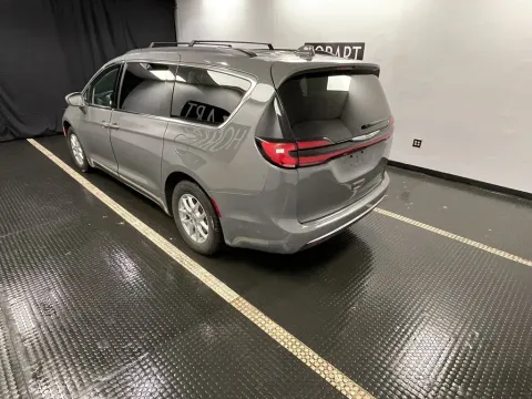 More photos of 2022 Chrysler Pacifica Touring L at Hobart Auto Sales, IN