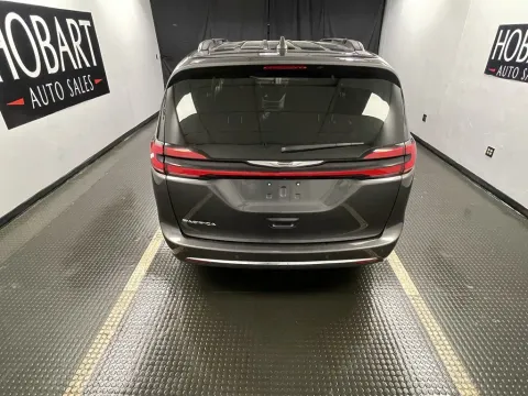 More photos of 2022 Chrysler Pacifica Touring L at Hobart Auto Sales, IN