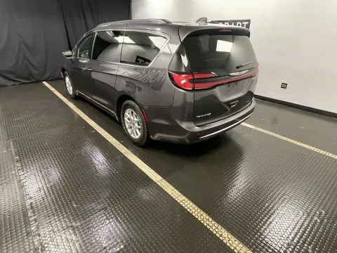 More photos of 2022 Chrysler Pacifica Touring L at Hobart Auto Sales, IN