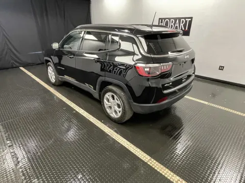 More photos of 2024 Jeep Compass Latitude at Hobart Auto Sales, IN