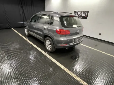 More photos of 2016 Volkswagen Tiguan at Hobart Auto Sales, IN
