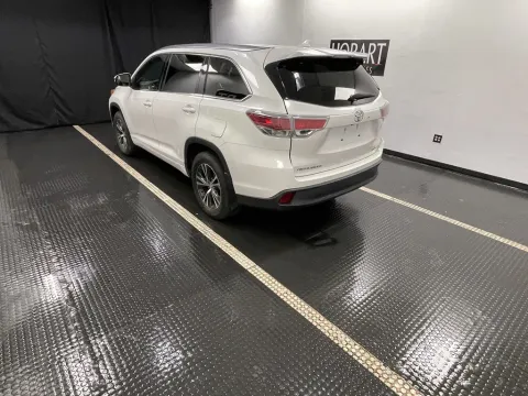 More photos of 2016 Toyota Highlander XLE at Hobart Auto Sales, IN