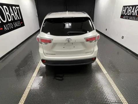 More photos of 2016 Toyota Highlander XLE at Hobart Auto Sales, IN