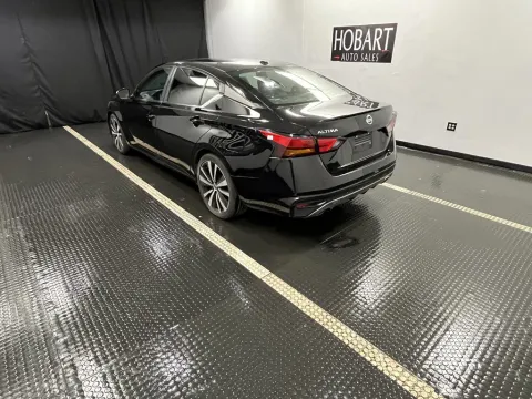 More photos of 2019 Nissan Altima 2.5 SR at Hobart Auto Sales, IN