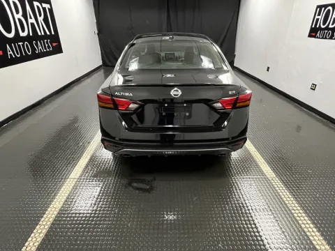 More photos of 2019 Nissan Altima 2.5 SR at Hobart Auto Sales, IN