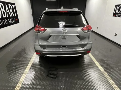 More photos of 2019 Nissan Rogue SL at Hobart Auto Sales, IN