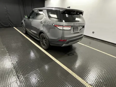 More photos of 2018 Land Rover Discovery SE at Hobart Auto Sales, IN
