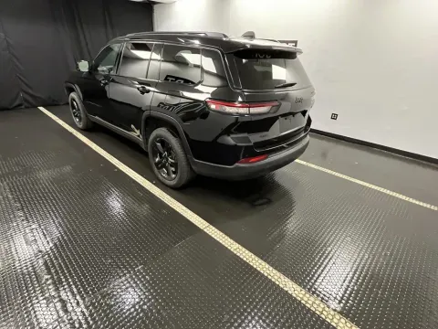 More photos of 2023 Jeep Grand Cherokee L at Hobart Auto Sales, IN