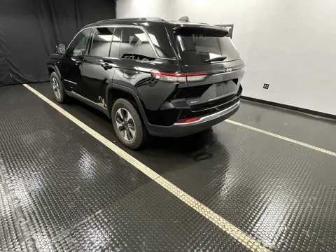 More photos of 2024 Jeep Grand Cherokee 4xe at Hobart Auto Sales, IN