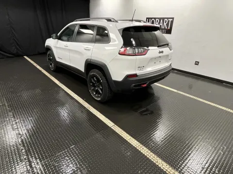 More photos of 2019 Jeep Cherokee Trailhawk Elite at Hobart Auto Sales, IN
