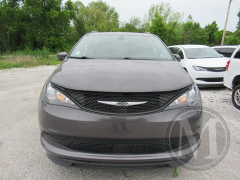 Photos of 2021 Chrysler VOYAGER LXi for sale in Ozark, MO at Master's Transportation - Springfield