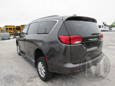 More photos of 2021 Chrysler VOYAGER LXi at Master's Transportation - Springfield, MO