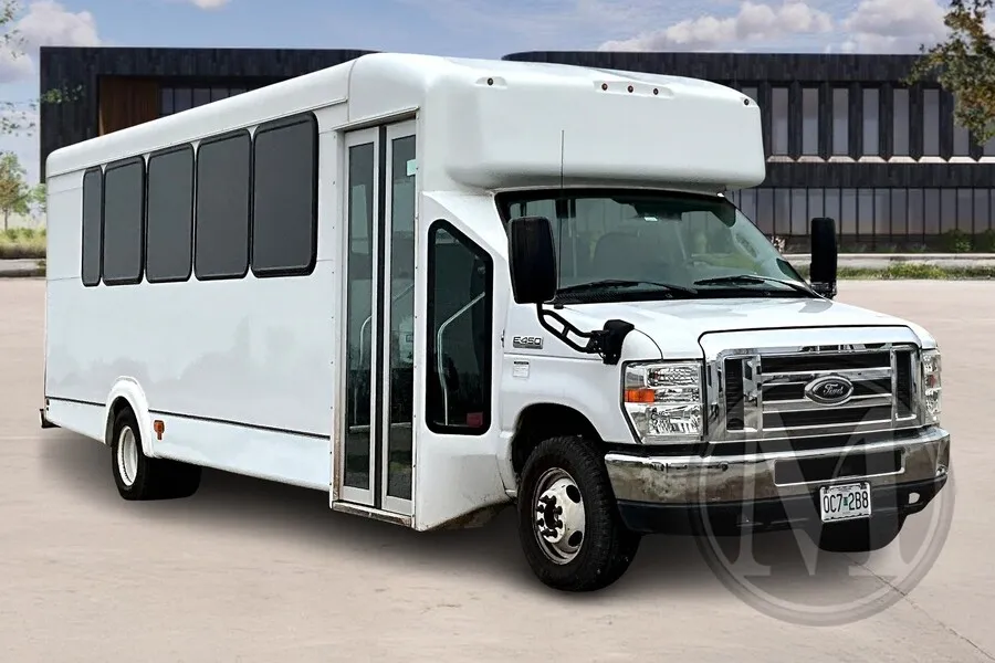 White 2019 Ford E450 for sale in Ozark, MO