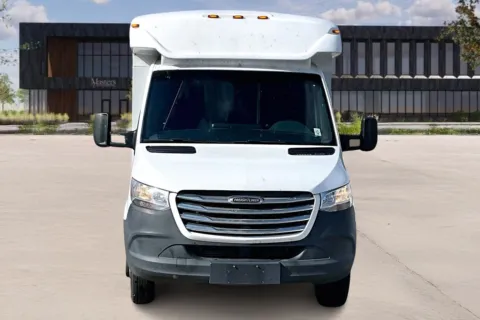 Photos of 2021 Freightliner SPRINTER 3500XD for sale in Ozark, MO at Master's Transportation - Springfield
