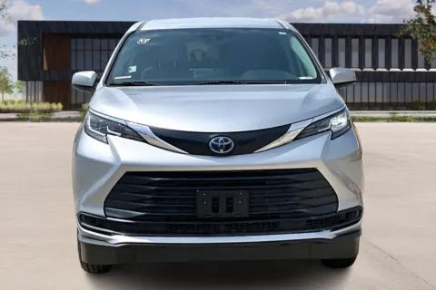 Photos of 2022 Toyota SIENNA LE 8-Passenger for sale in Ozark, MO at Master's Transportation - Springfield