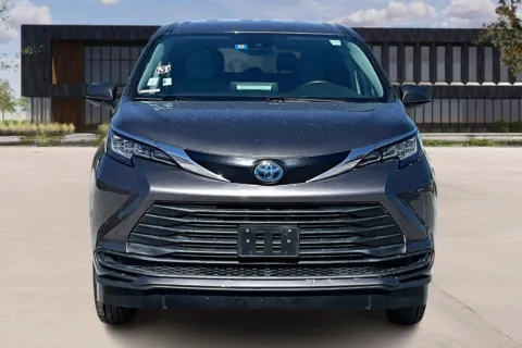Photos of 2022 Toyota SIENNA for sale in Ozark, MO at Master's Transportation - Springfield