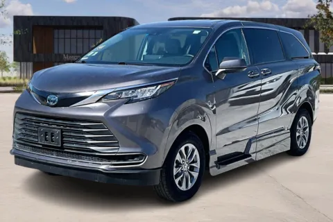 Another view of 2022 Toyota SIENNA for sale in Ozark, MO at Master's Transportation - Springfield