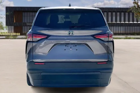 More photos of 2022 Toyota SIENNA at Master's Transportation - Springfield, MO