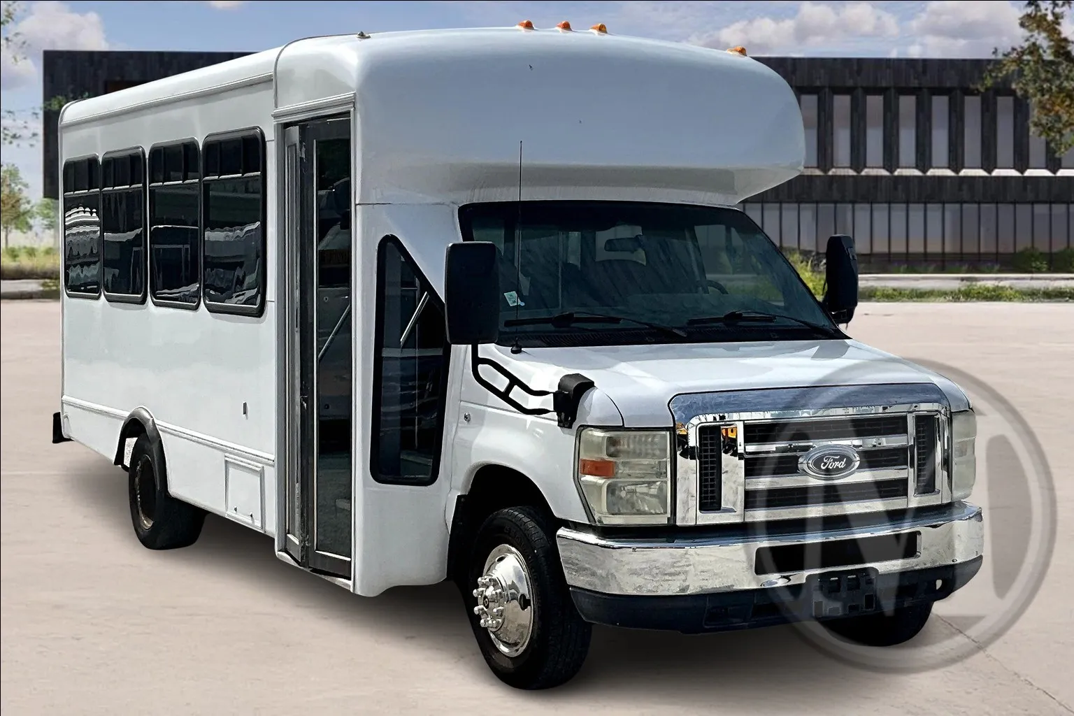 2010 Ford E-Series's photo