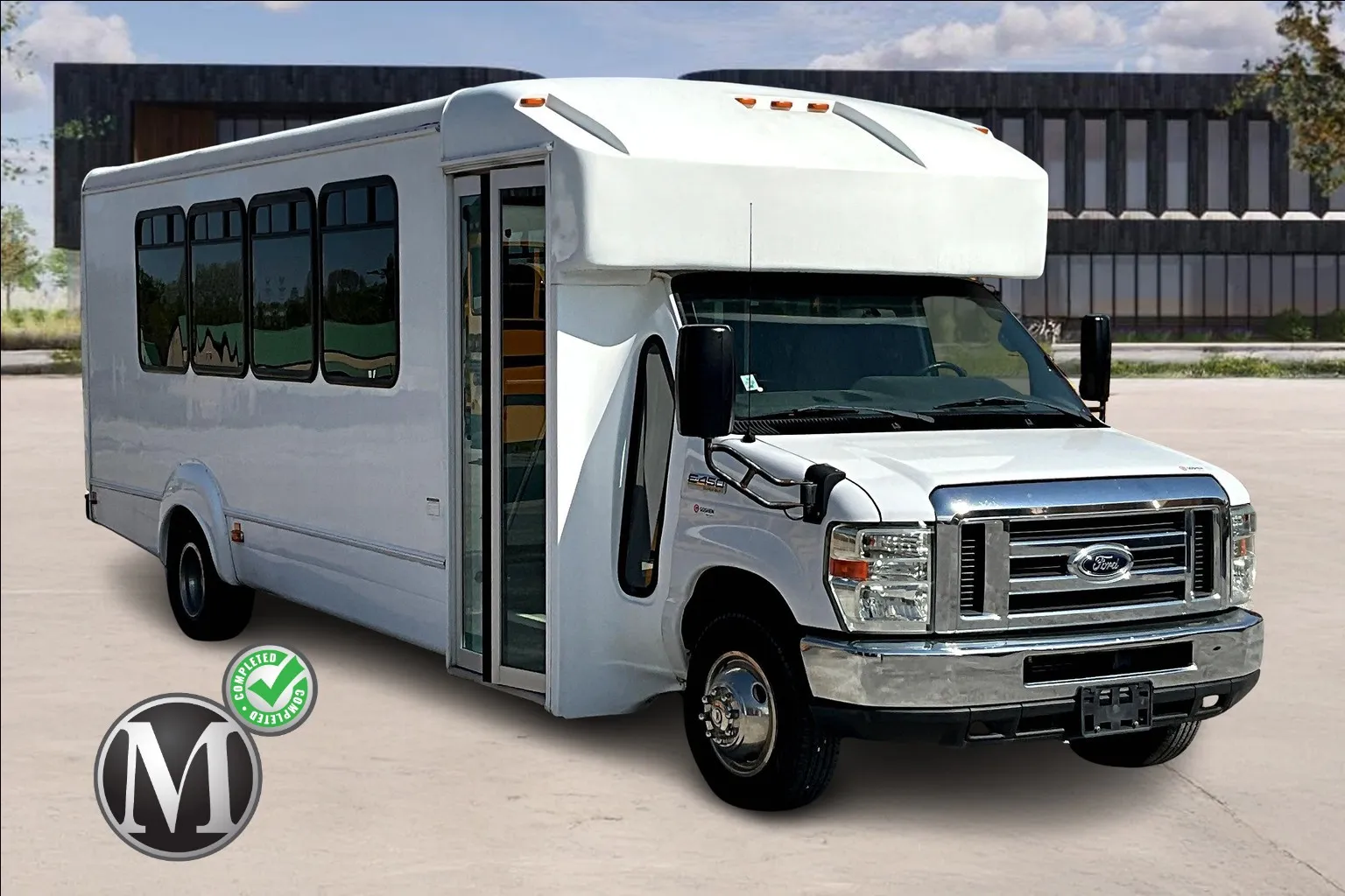 White 2016 Ford E450 for sale in Ozark, MO